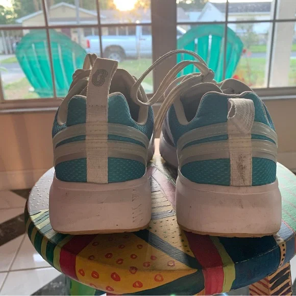 Veja Women's Purple and Blue Gradient Sneakers - Picture 4 of 5